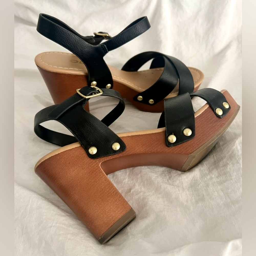 👑✅PRICE FIRM✅Black and Brown Strappy Studded Sandals - Picture 12 of 16